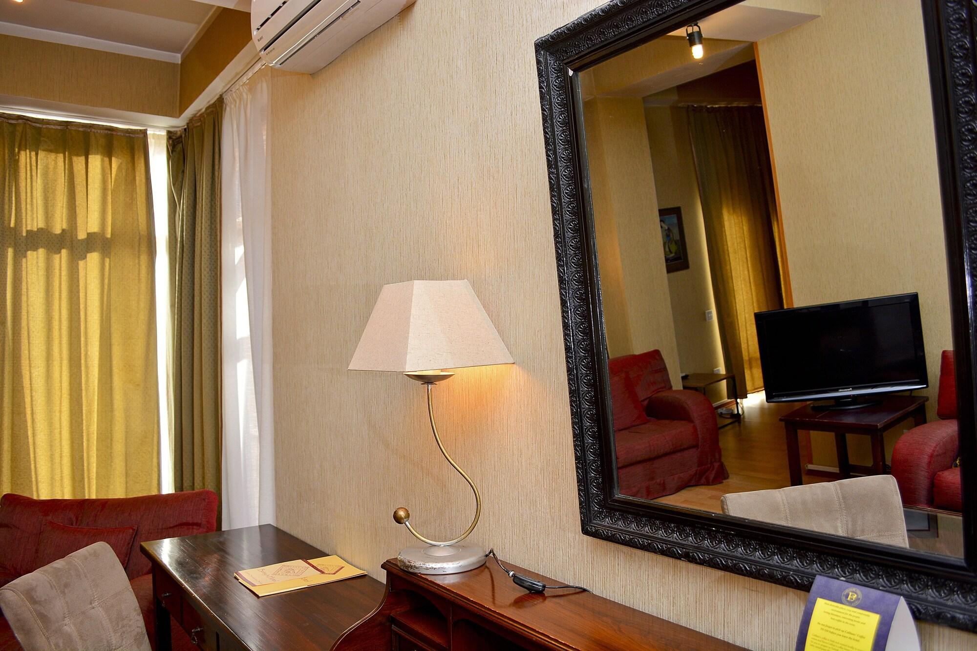 Urban Lodge Hotel Rooms And Suits 트빌리시 외부 사진