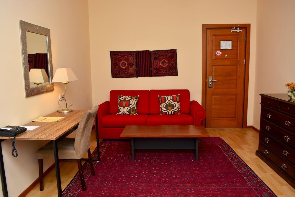 Urban Lodge Hotel Rooms And Suits 트빌리시 외부 사진