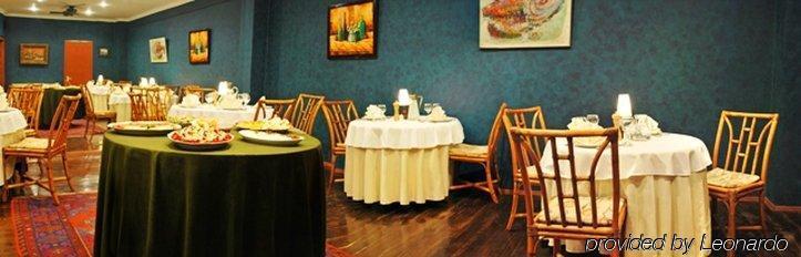 Urban Lodge Hotel Rooms And Suits 트빌리시 레스토랑 사진