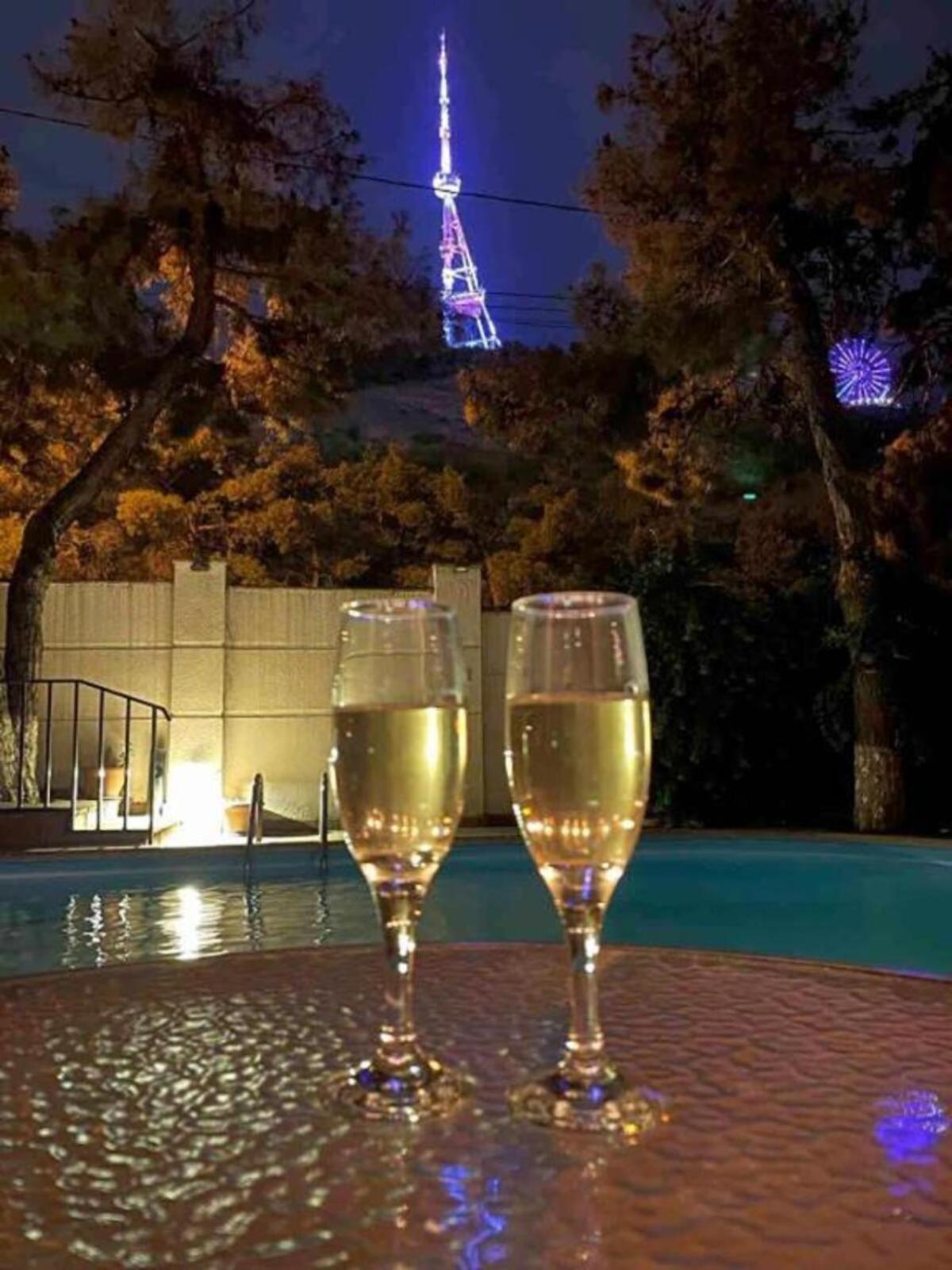 Urban Lodge Hotel Rooms And Suits 트빌리시 외부 사진